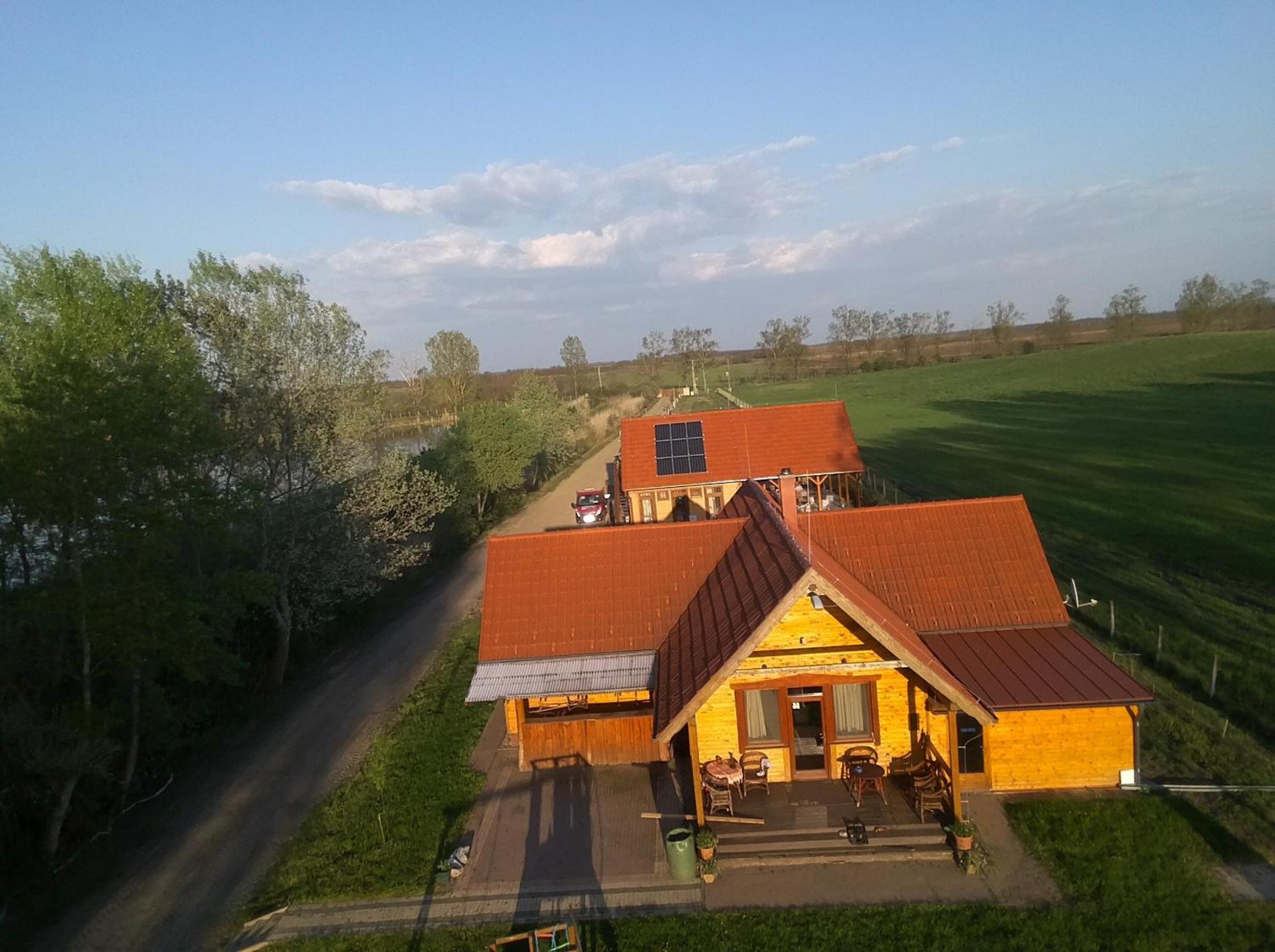 Апартаменти Tomajor Vendeghazak Tiszaeszlar Екстер'єр фото