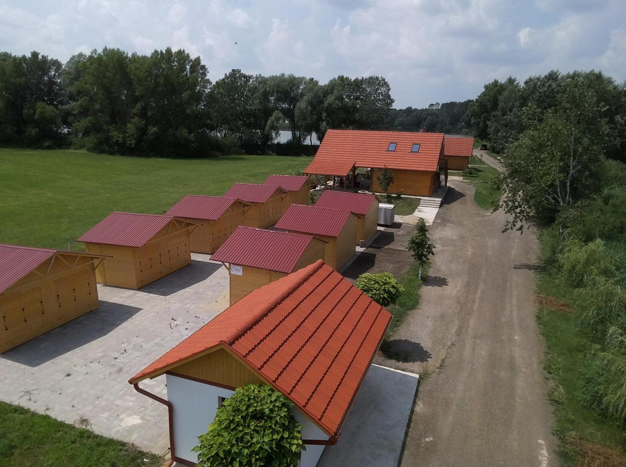 Апартаменти Tomajor Vendeghazak Tiszaeszlar Екстер'єр фото